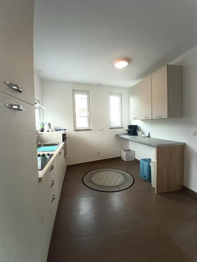 Searenity Pool Suite - Seafront Krmpote-Vodice エクステリア 写真