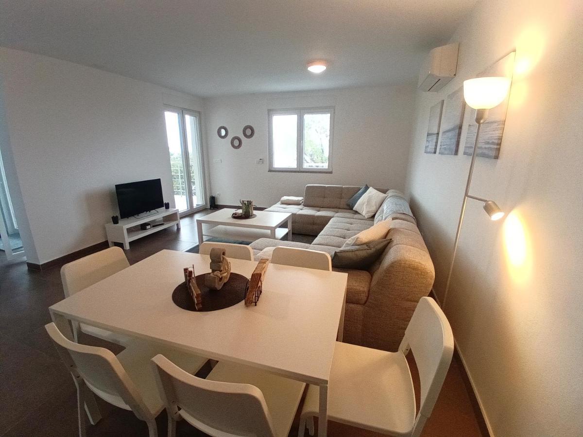 Searenity Pool Suite - Seafront Krmpote-Vodice エクステリア 写真